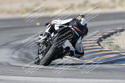 media/Dec-01-2025-Moto Forza (Mon) [[2daa91e15f]]/1-Advanced Group/Session 2 Turn 11 Backside/
